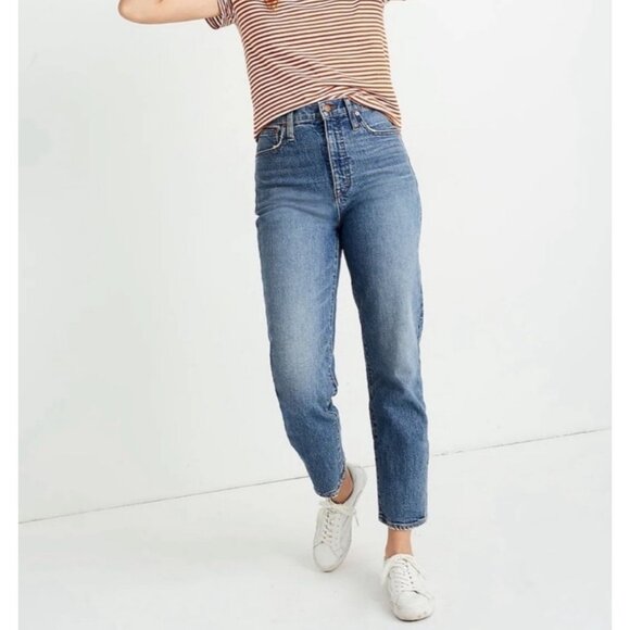 Madewell Classic Straight Jeans in Peralta Wash - Picture 1 of 8